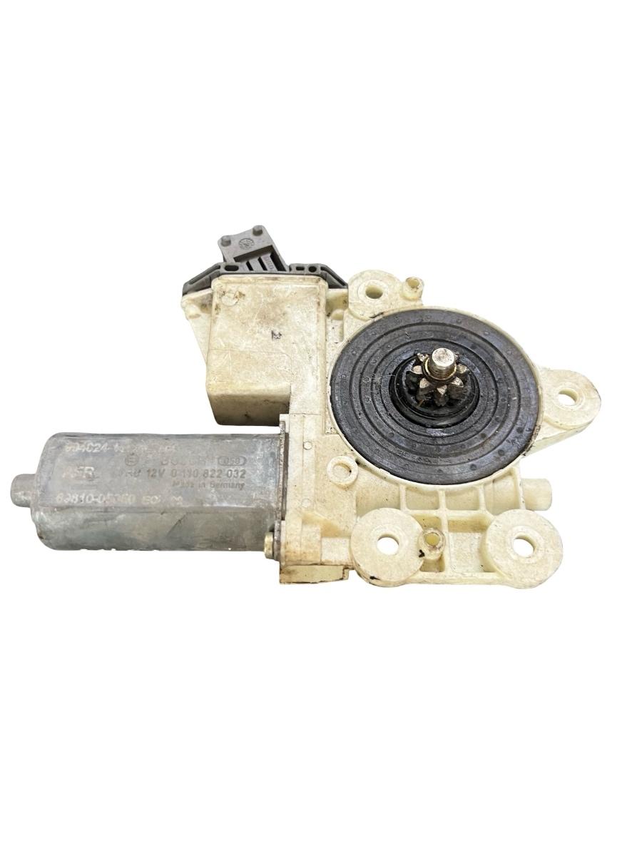 Motoras geam dreapta fata TOYOTA AVENSIS Saloon _T25_ 2003 - 2008 0130822032