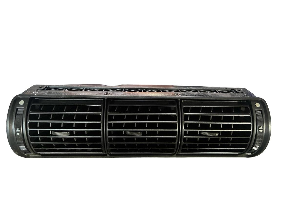 Grila de ventilatie bord centrala AUDI A4 Saloon 8D2, B5 1994 - 2001 8D0820951
