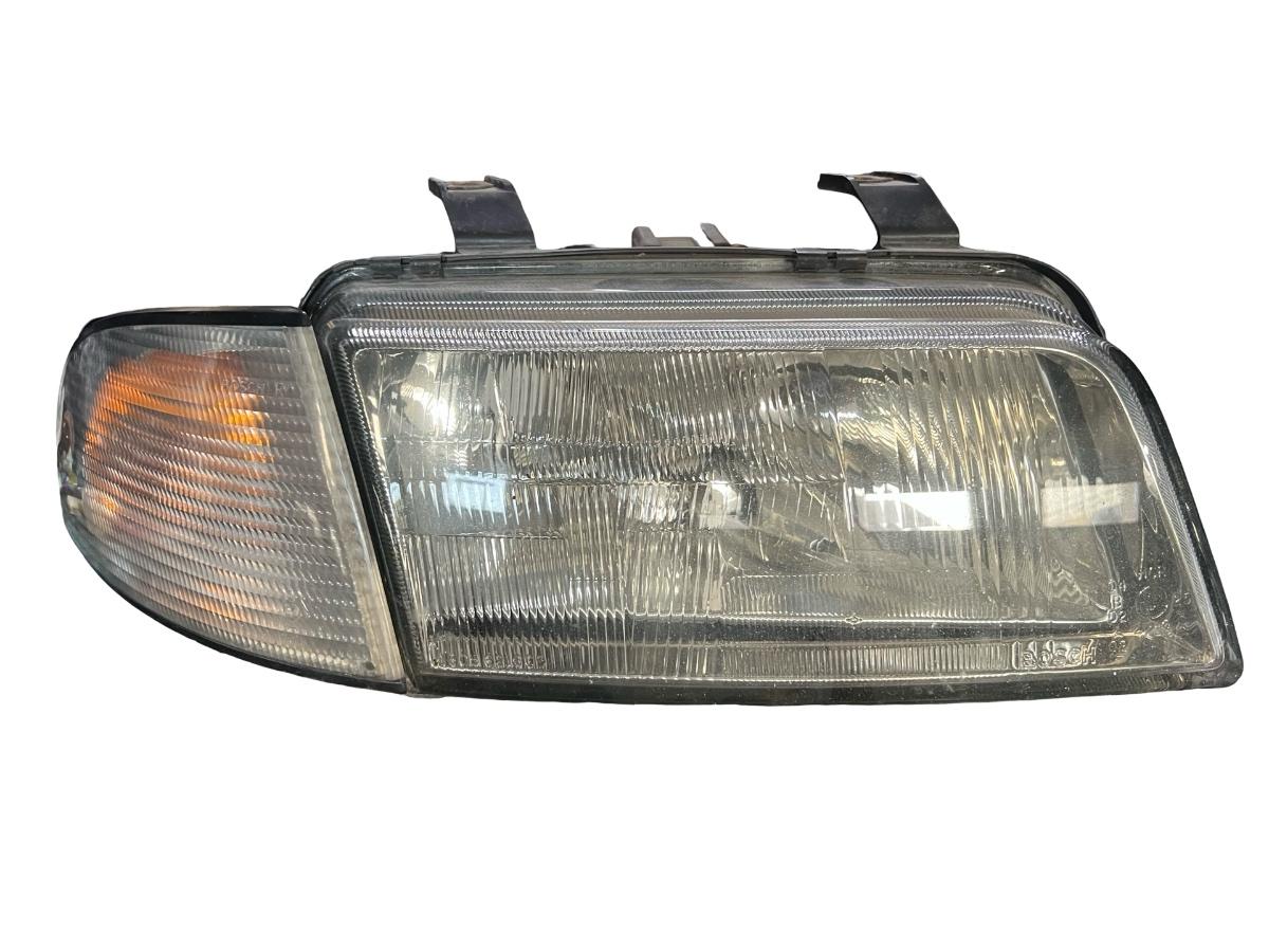 Far dreapta AUDI A4 Saloon 8D2, B5 1994 - 2001 8D0941004E
