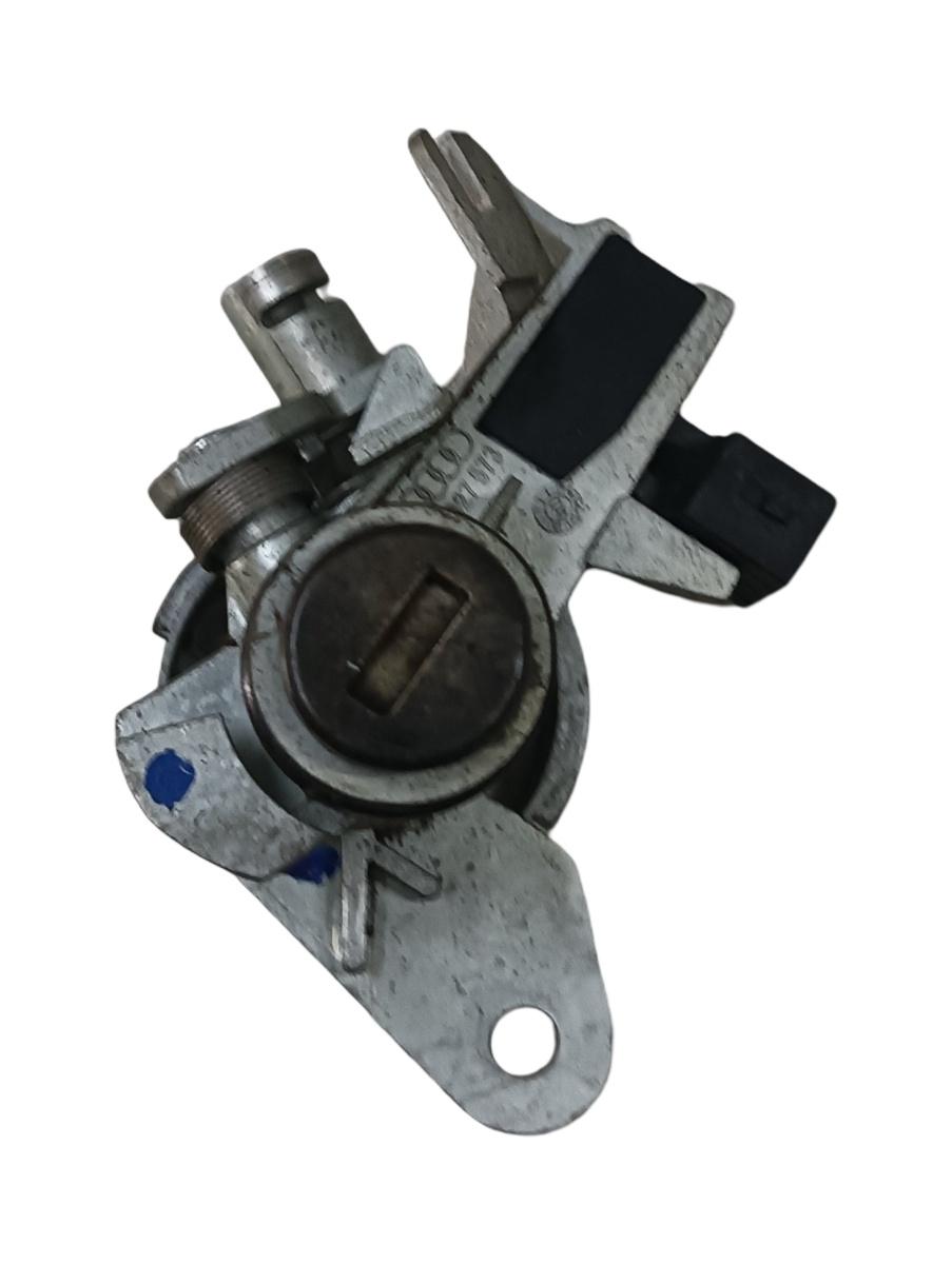Butuc portbagaj  AUDI A6/S6 III Saloon 4F2, C6 2004 - 2011 8e0827573