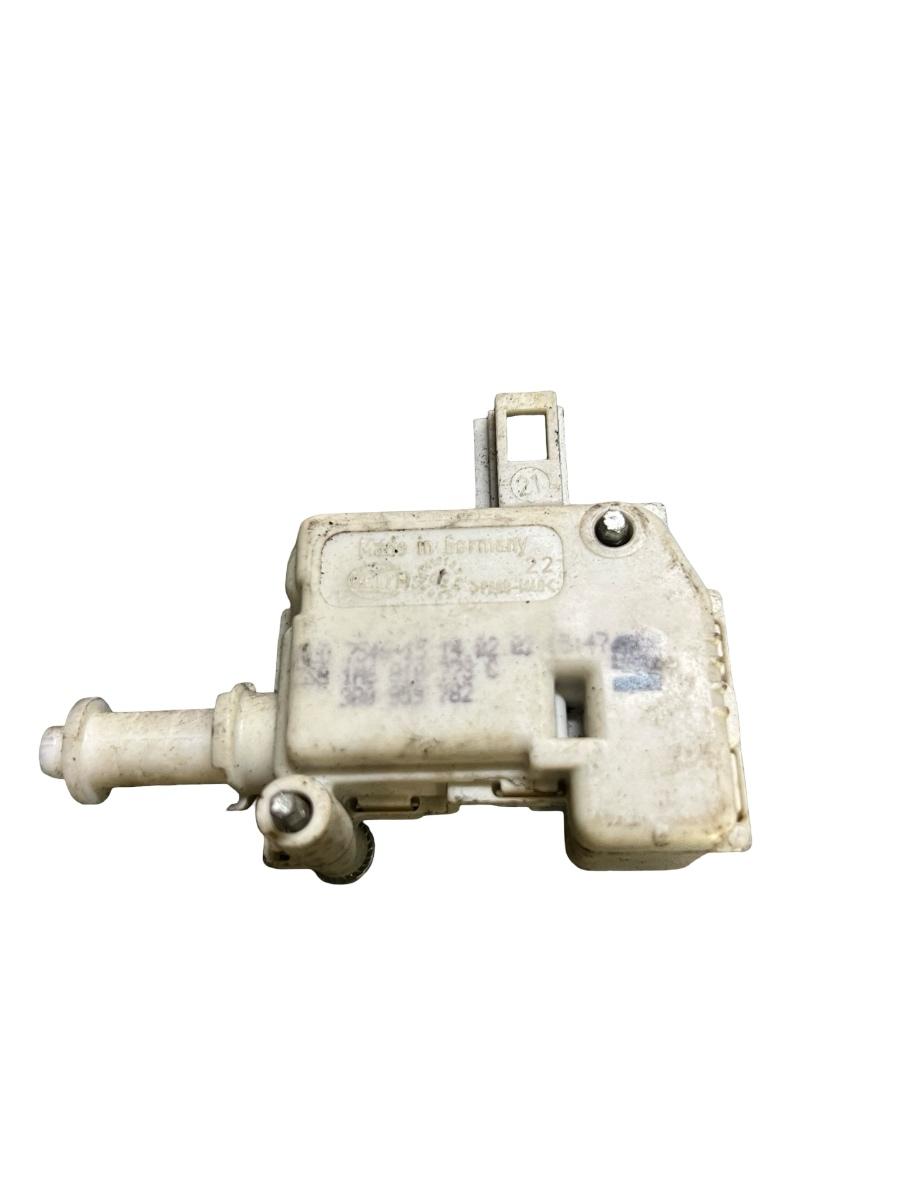 Clapeta deschidere rezervor VOLKSWAGEN GOLF IV 1J1 1997 - 2007 1J6810773