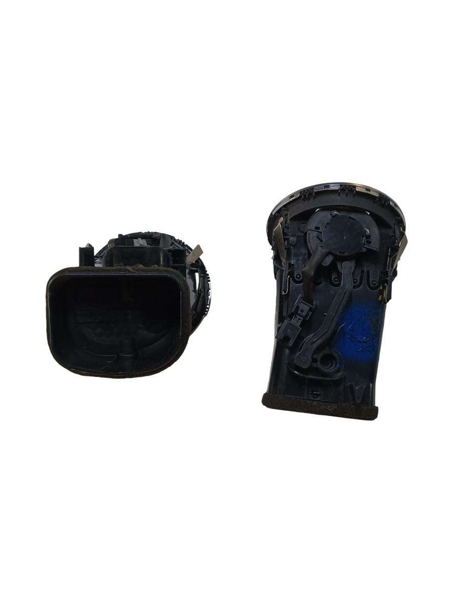 Grila de ventilatie bord centrala fata MERCEDES-BENZ C-CLASS W204 2007 - 2014 A2048306654 – foto 2