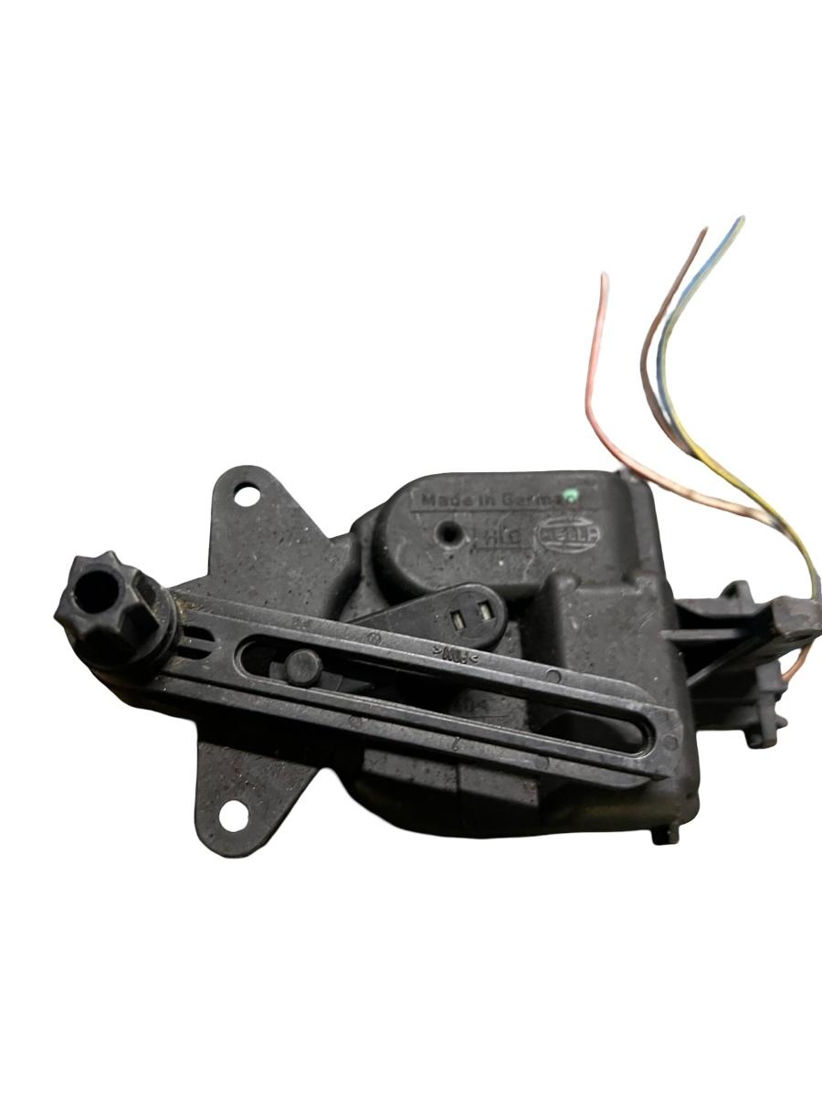 Sistem de climatizare VOLKSWAGEN GOLF IV 1J1 1997 - 2007 1.6 1.6 AEH, AKL, APF VAG 1J0907511