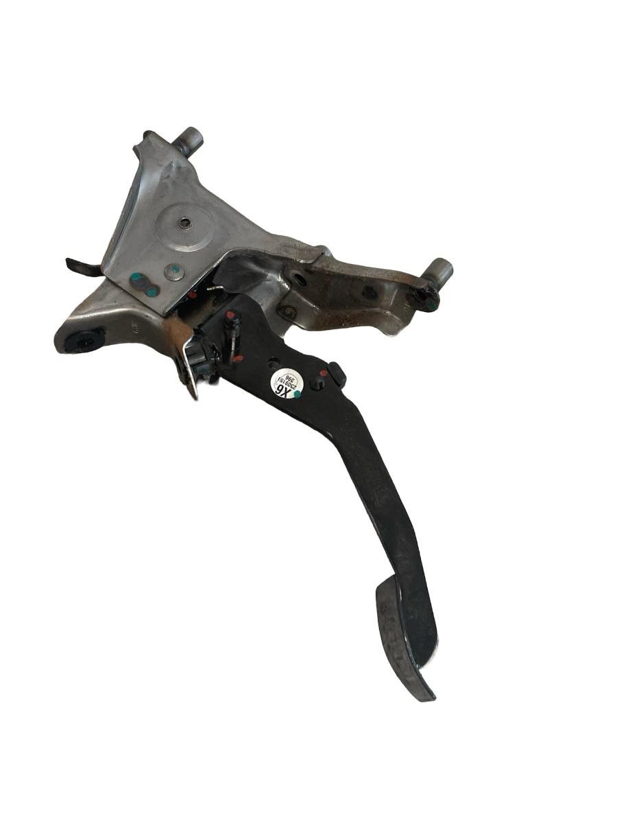 Pedala de ambreiaj NISSAN NOTE E12 2012 - > 1.2i 2309151