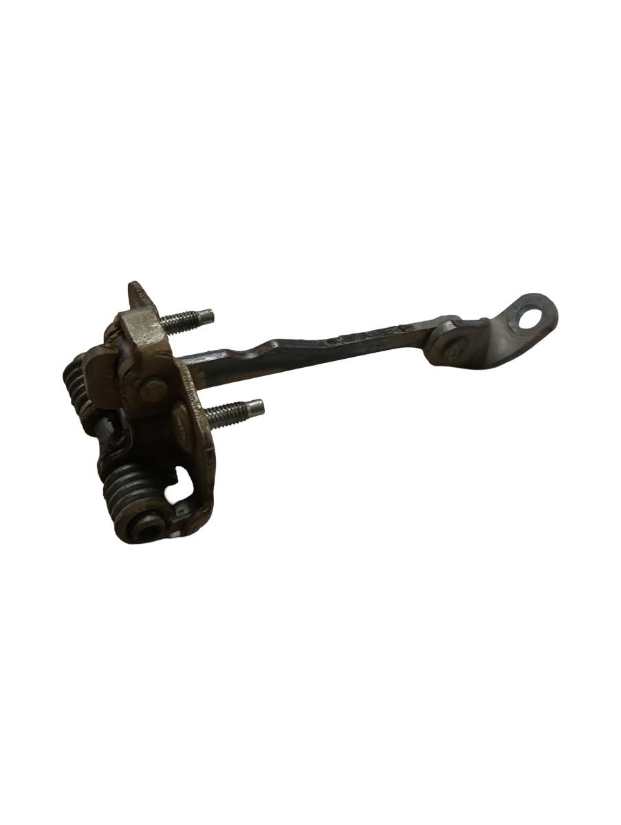 Opritor usa  stanga fata DACIA DUSTER 2010 - >