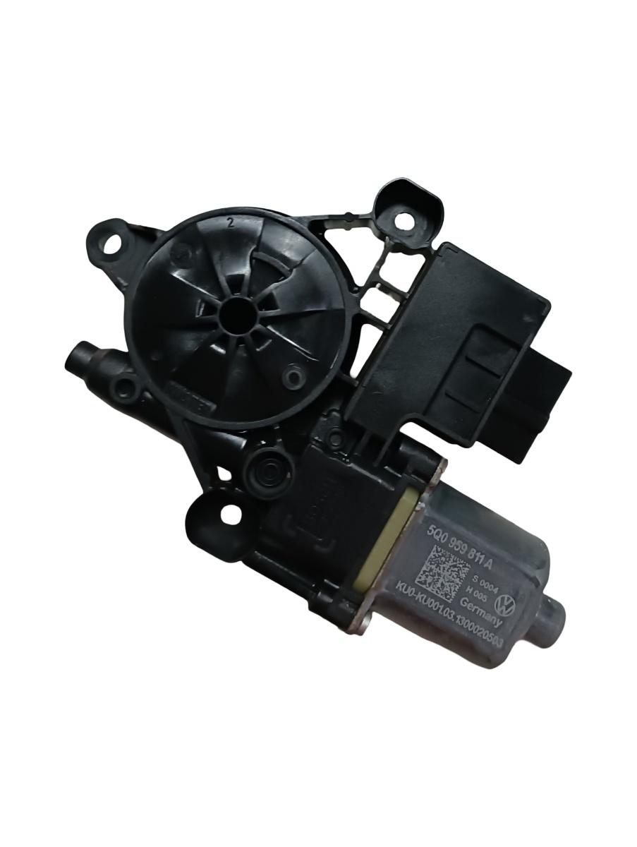 Motoras geam stanga spate SEAT LEON III 5F1 2012 - > BOSCH 0130822725 5q0959811a