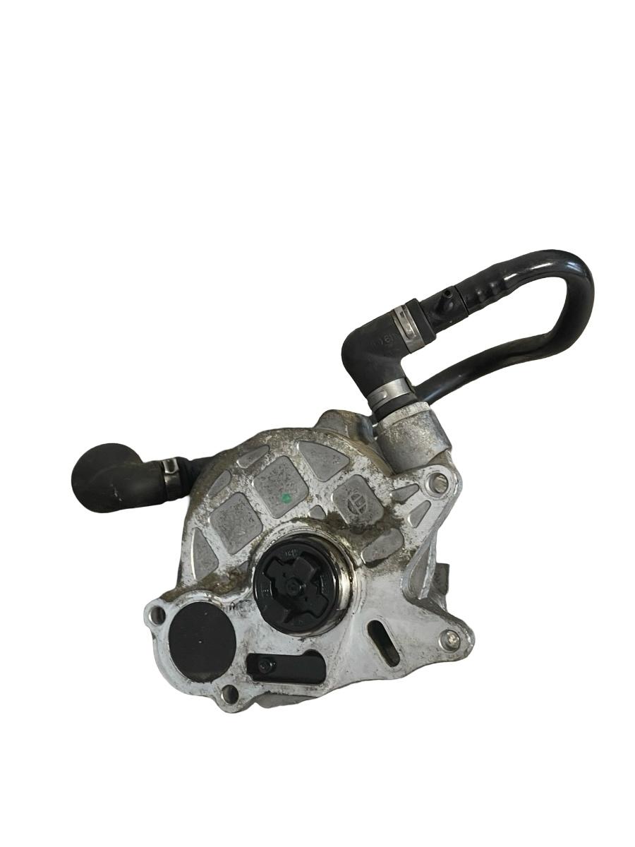 Pompa de vacuum + conducta AUDI A4 IV 8K2, B8 2007 - 2015 2.0 TDI CAGA 03L145100