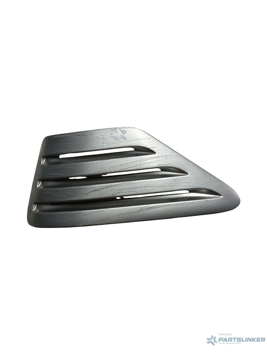 Alte elemente decorative praguri/stalpi dreapta spate TOYOTA LAND CRUISER 90 _J9_ 1995 - >