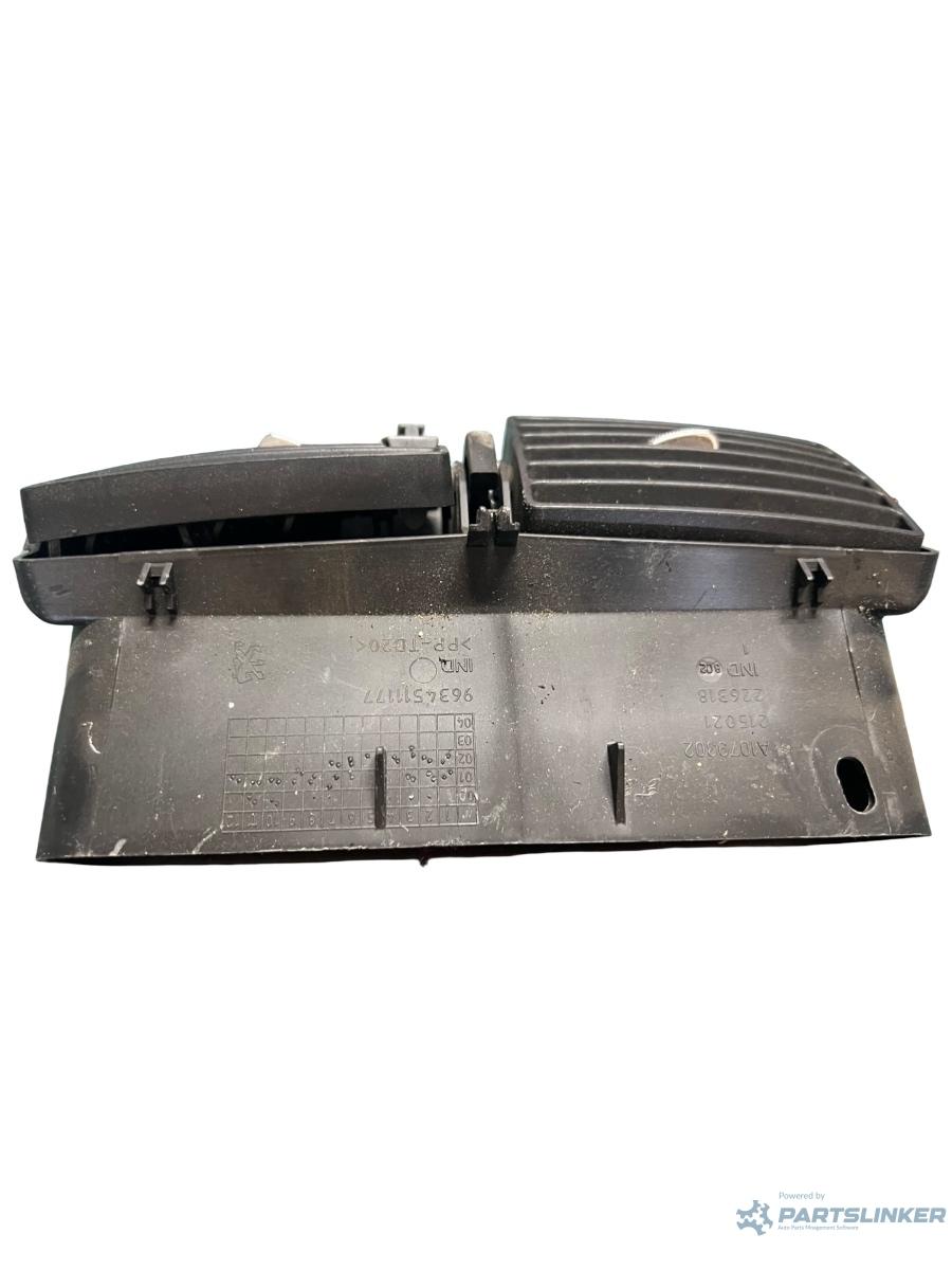 Grila de ventilatie bord centrala PEUGEOT 307 SW 3H 2002 - 2009 9634511177 – foto 2