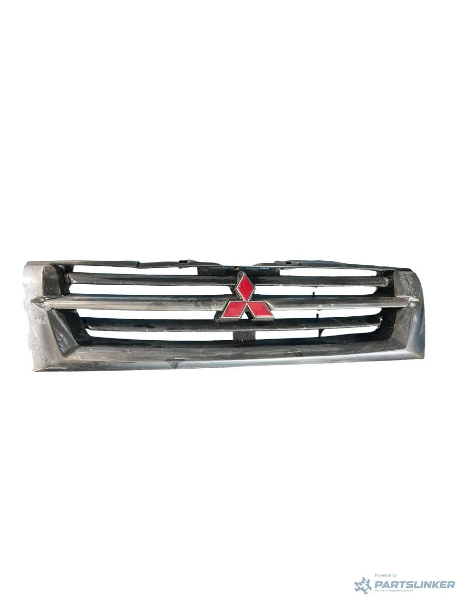 Grila capota MITSUBISHI PAJERO III V7_W, V6_W 1999 - 2007 MR387981/82