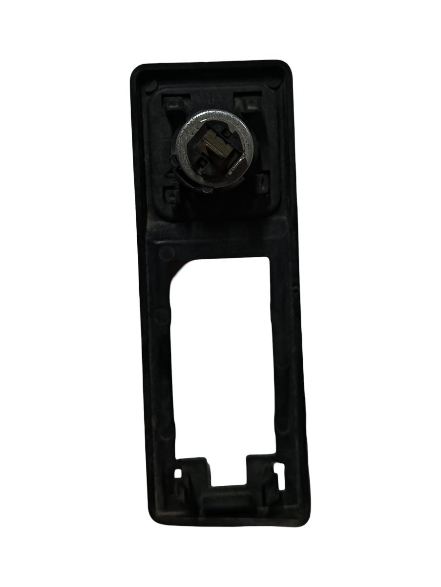 Priza 12 V (fata) BMW 1 E81 2006 - 2012 – foto 2