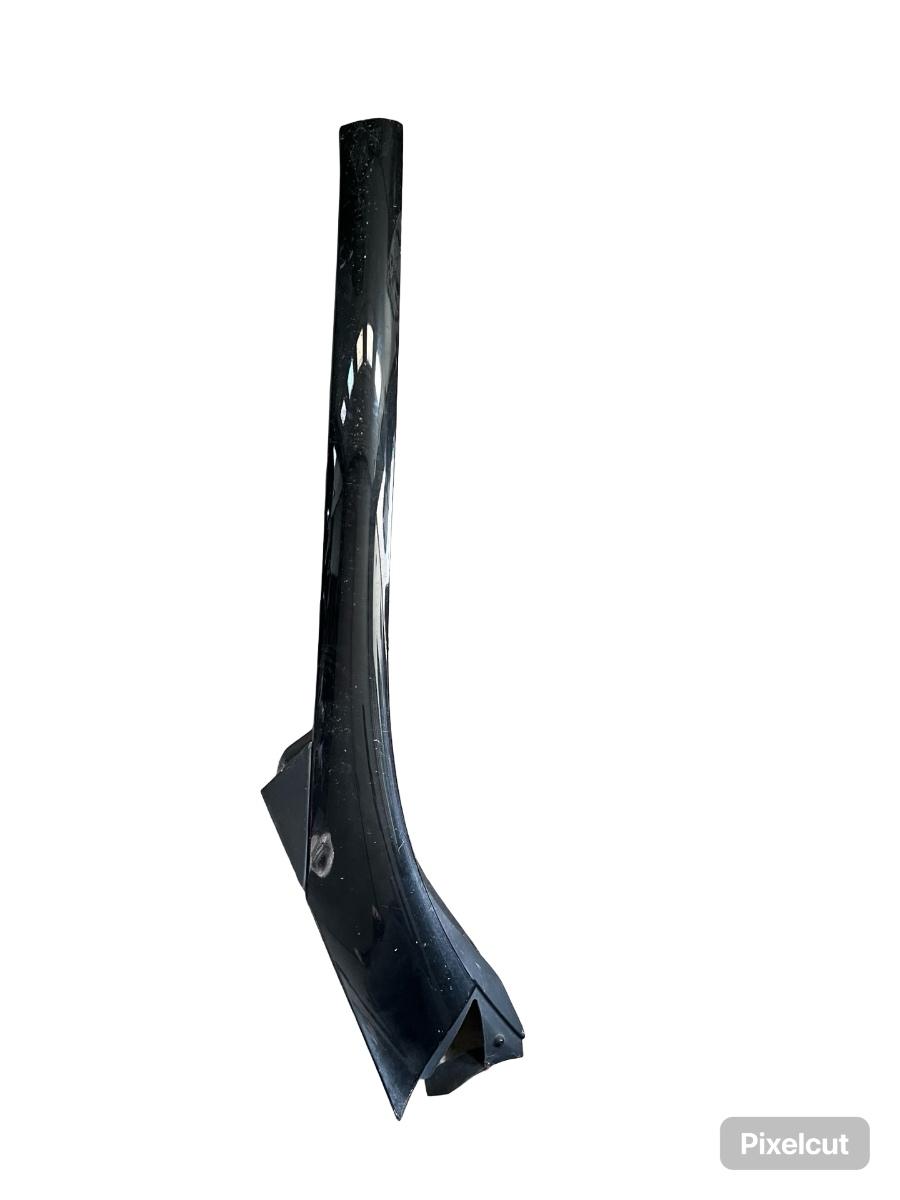 Ornamente parbriz dreapta fata RENAULT SCENIC III JZ0/1_ 2008 - > 768340002R