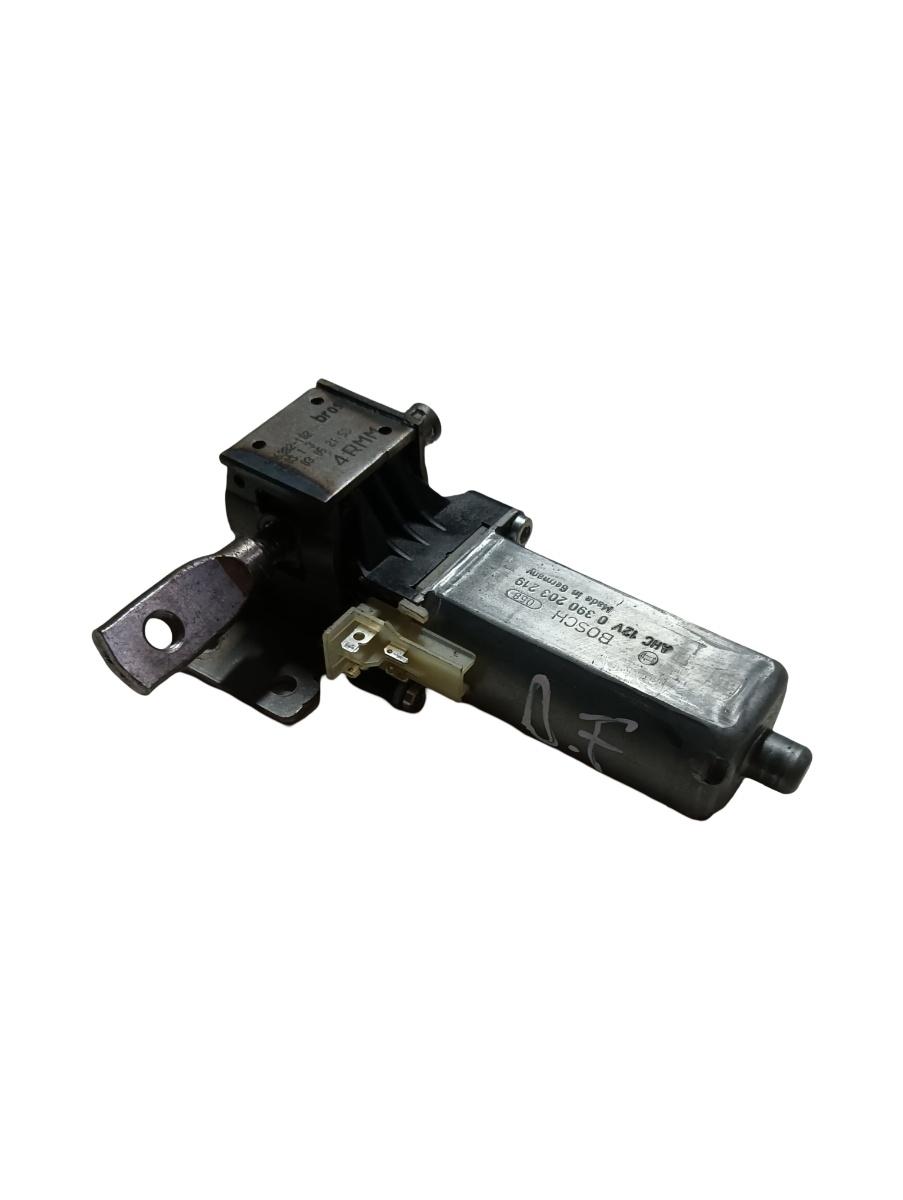 Motoras reglaj scaun dreapta fata VOLVO XC90 I 275 2002 - 2015