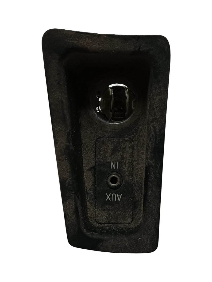 Bricheta/mufa jack  BMW 1 E81 2006 - 2012