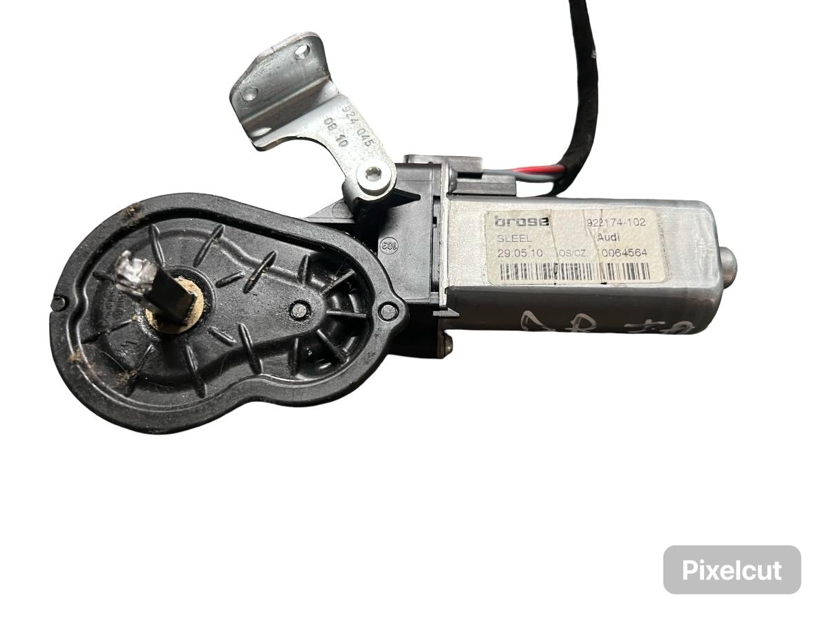 Motoras reglaj scaun dreapta fata VOLKSWAGEN PASSAT CC 357 2008 - 2012 924117-100