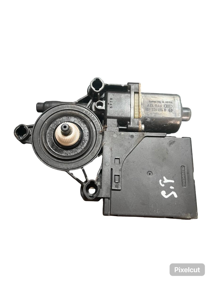 Motoras geam dreapta fata VOLKSWAGEN PASSAT B7 [ 2010 - 2014 ] 3C095979