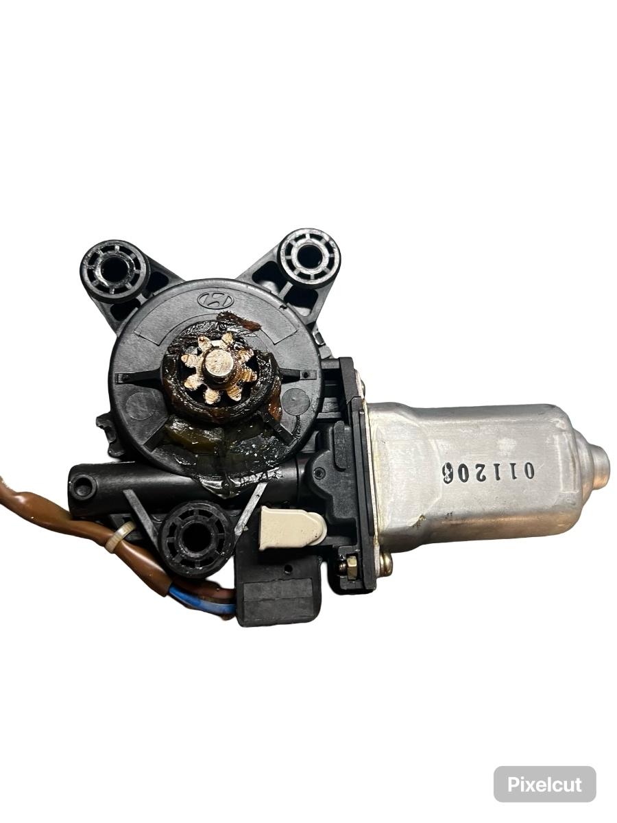 Motoras geam dreapta fata HYUNDAI SANTA FE I SM 2000 - 2006