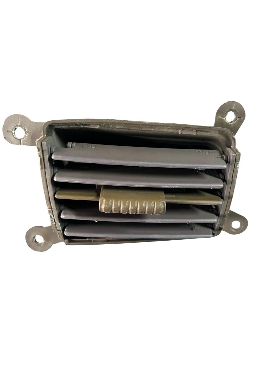 Grila de ventilatie bord centrala stanga GREAT WALL HOVER π 2006 - > 2.4 4G64-S4M