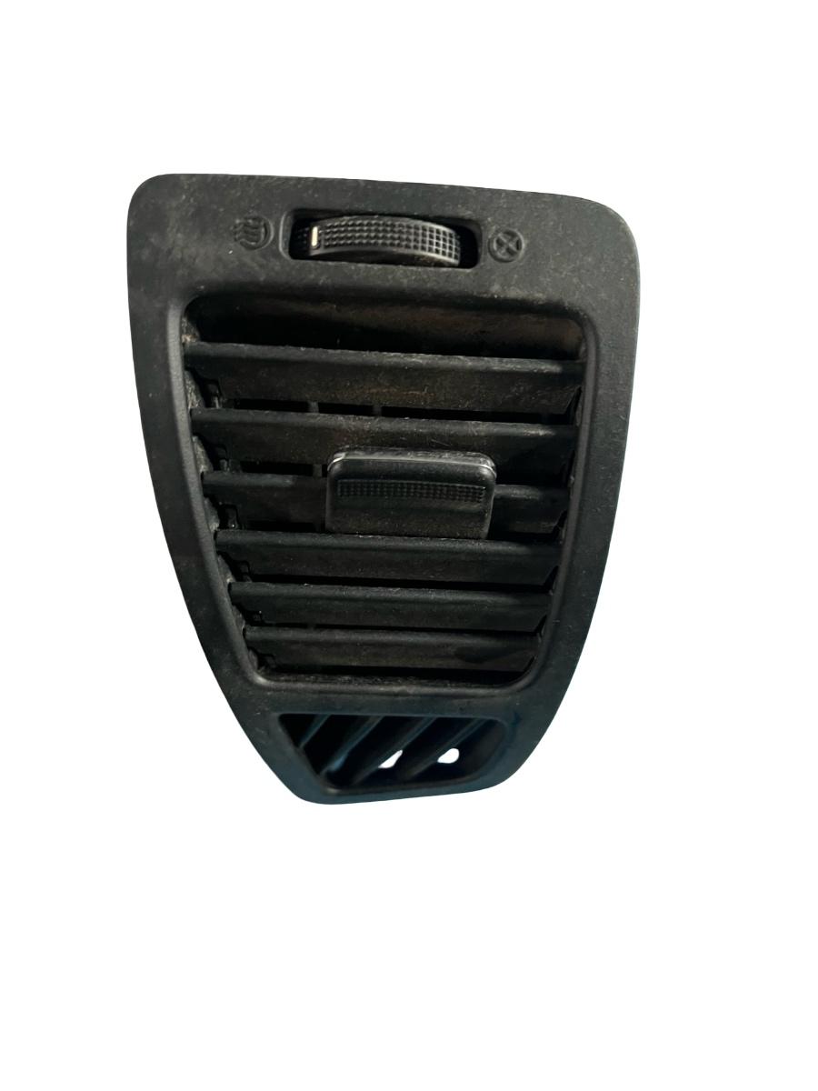 Grila de ventilatie laterala panou de bord dreapta fata HYUNDAI ix20 JC 2010 - >