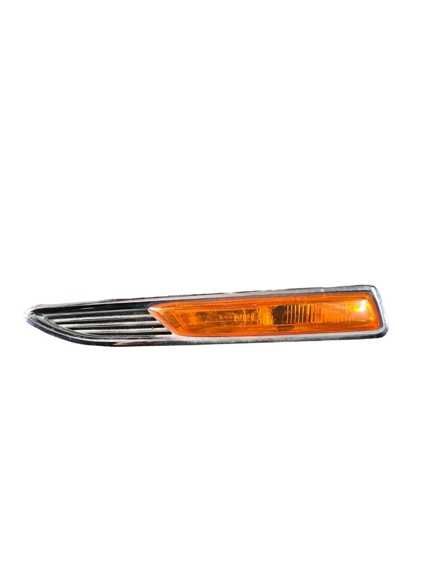 Lampa de semnalizare bara fata dreapta FORD MONDEO IV Saloon BA7 2007 - 2015
