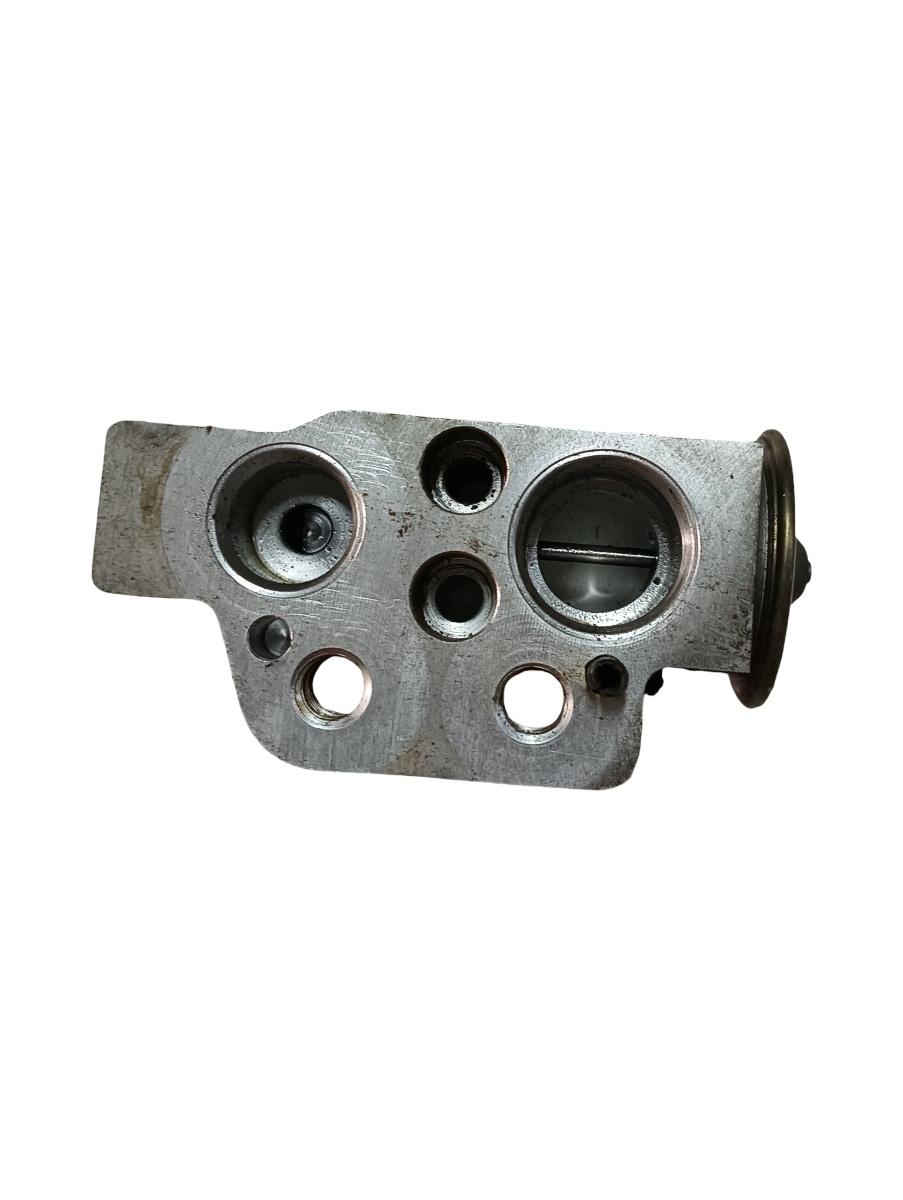 Supapa ralanti (regulator) VOLKSWAGEN GOLF VI 5K1 2008 - 2013 VAG 1k0820679