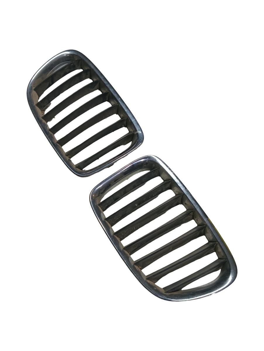 Grila superioara radiator bara de protectie fata BMW X1 I E84 2009 - 2015