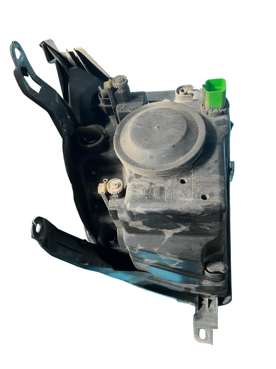 Far dreapta FORD FUSION Estate JU_ 2002 - 2012 – foto 2