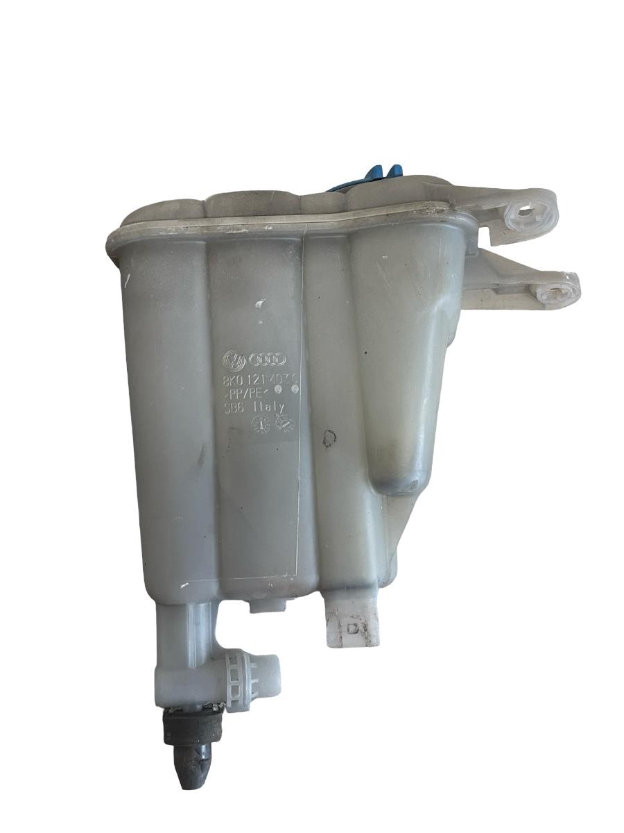 Vas rezervor de expansiune lichid de racire AUDI A4 IV 8K2, B8 2007 - 2015 2.0 TDI CAGA, CJCA, CMEA, CMFA 8K0121403G – foto 2