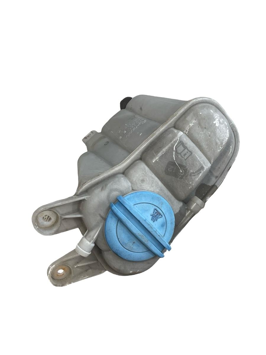 Vas rezervor de expansiune lichid de racire AUDI A4 IV 8K2, B8 2007 - 2015 2.0 TDI CAGA, CJCA, CMEA, CMFA 8K0121403G