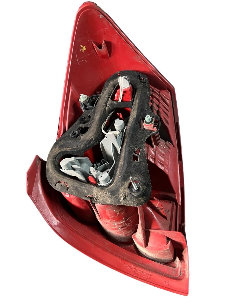 Lampa spate / Stop stanga TOYOTA AURIS TOURING SPORTS ADE18_, ZWE18_, ZRE18_ 2013 -> – foto 4