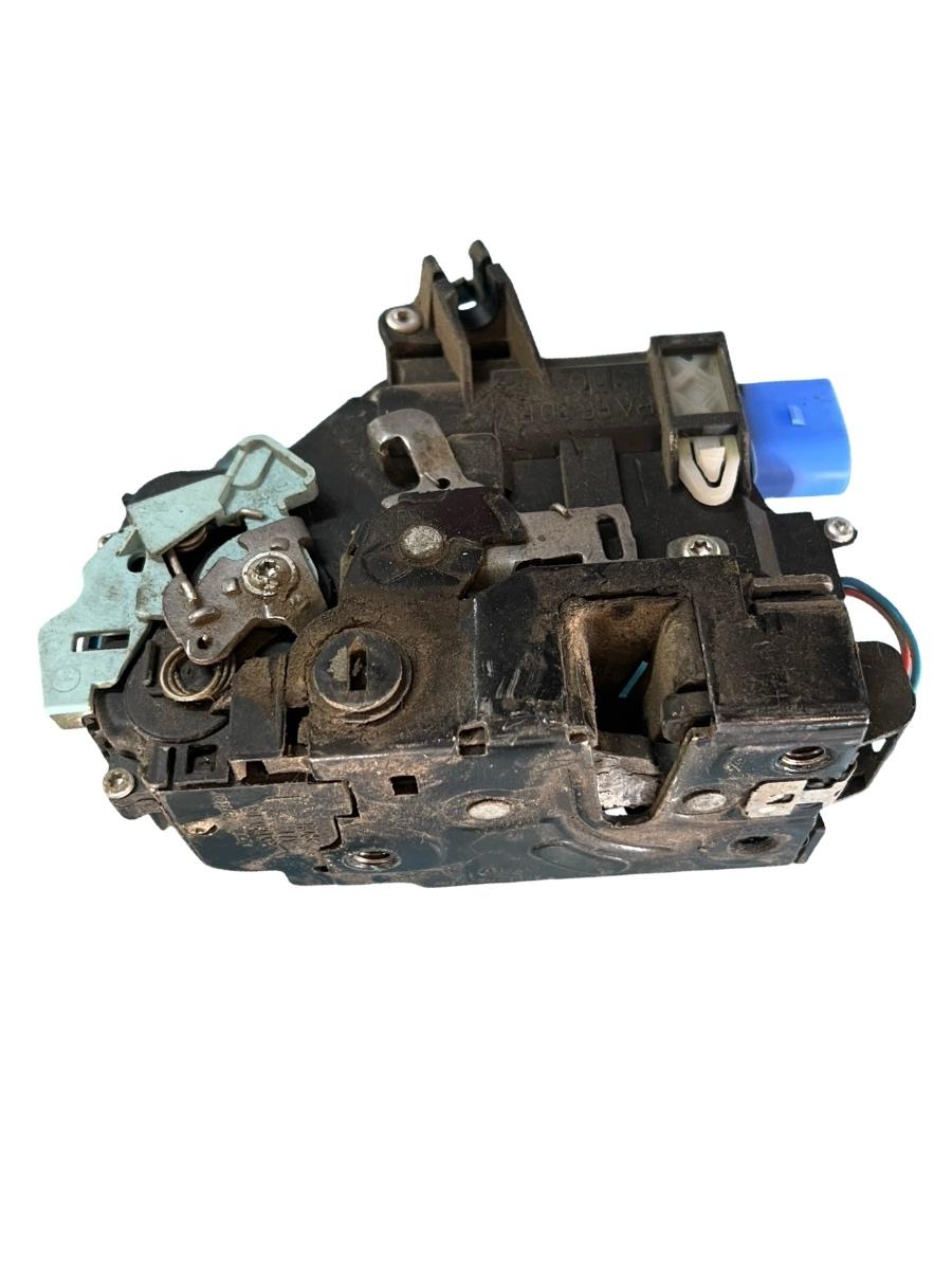 Broasca usa stanga spate VOLKSWAGEN TOURAN 1T3 2010 - 2015 1.6 TDI CAYC 7L0839015H