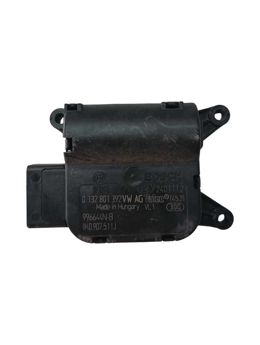 Actuator/motoras clapeta aer AC VOLKSWAGEN TOURAN 1T3 2010 - 2015 0132801392