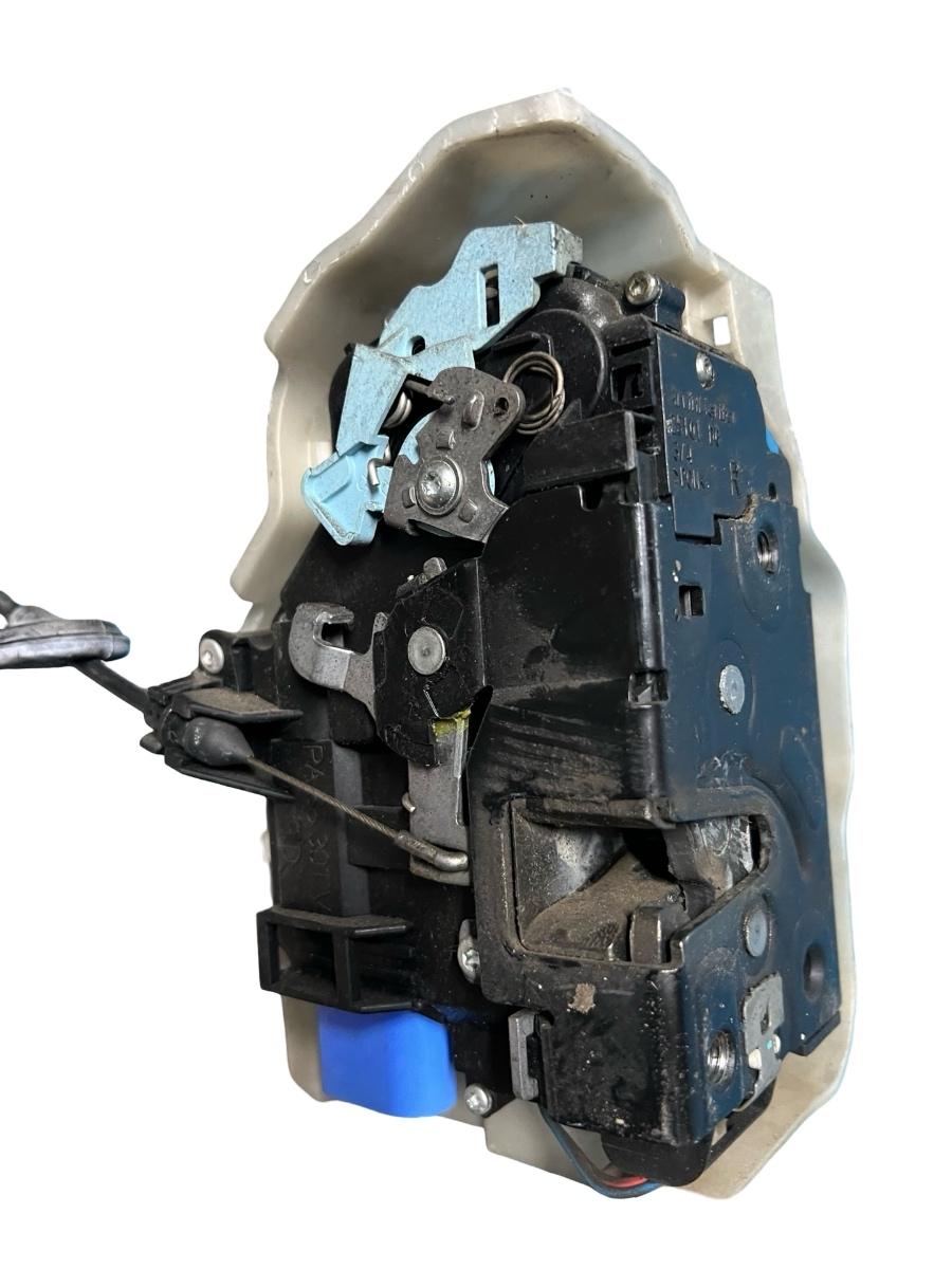 Broasca usa dreapta fata VOLKSWAGEN TOURAN 1T3 2010 - 2015 – foto 2
