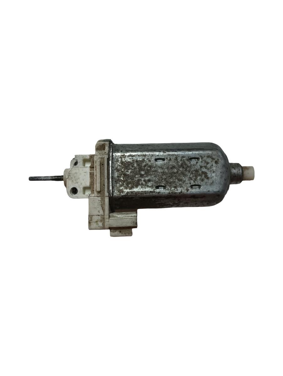Motoras reglaj scaun dreapta fata LEXUS RX II MHU3_, GSU3_, MCU3_ 2003 - 2008