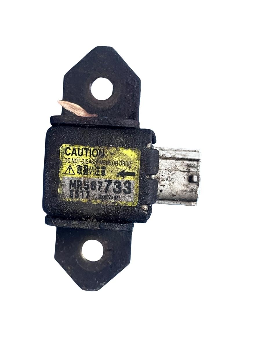 Senzor de impact  MITSUBISHI OUTLANDER I CU_W 2001 - 2008 MR587733