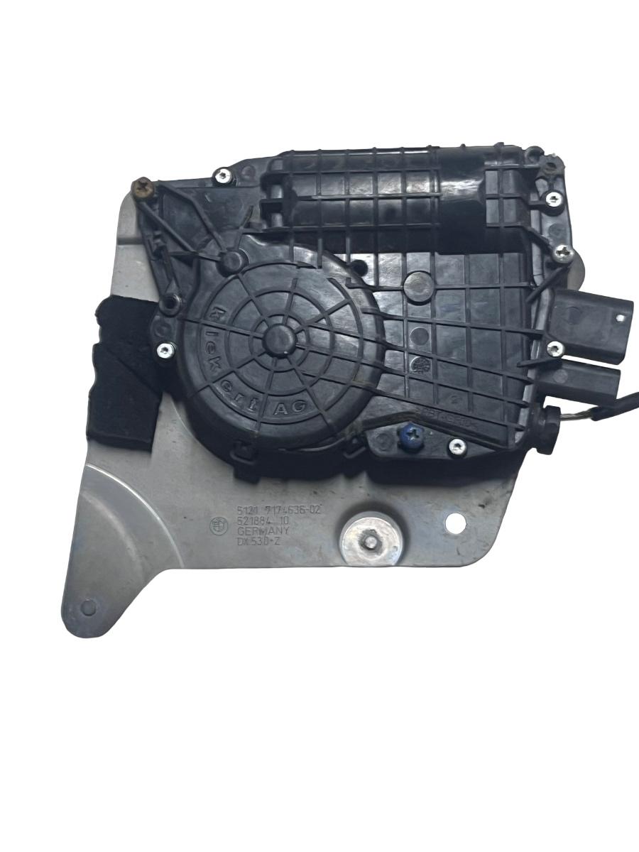 Modul inchidere usa soft close dreapta fata BMW 6 E63 (M6) Cabrio UK 2004 - 2010 5121717463602
