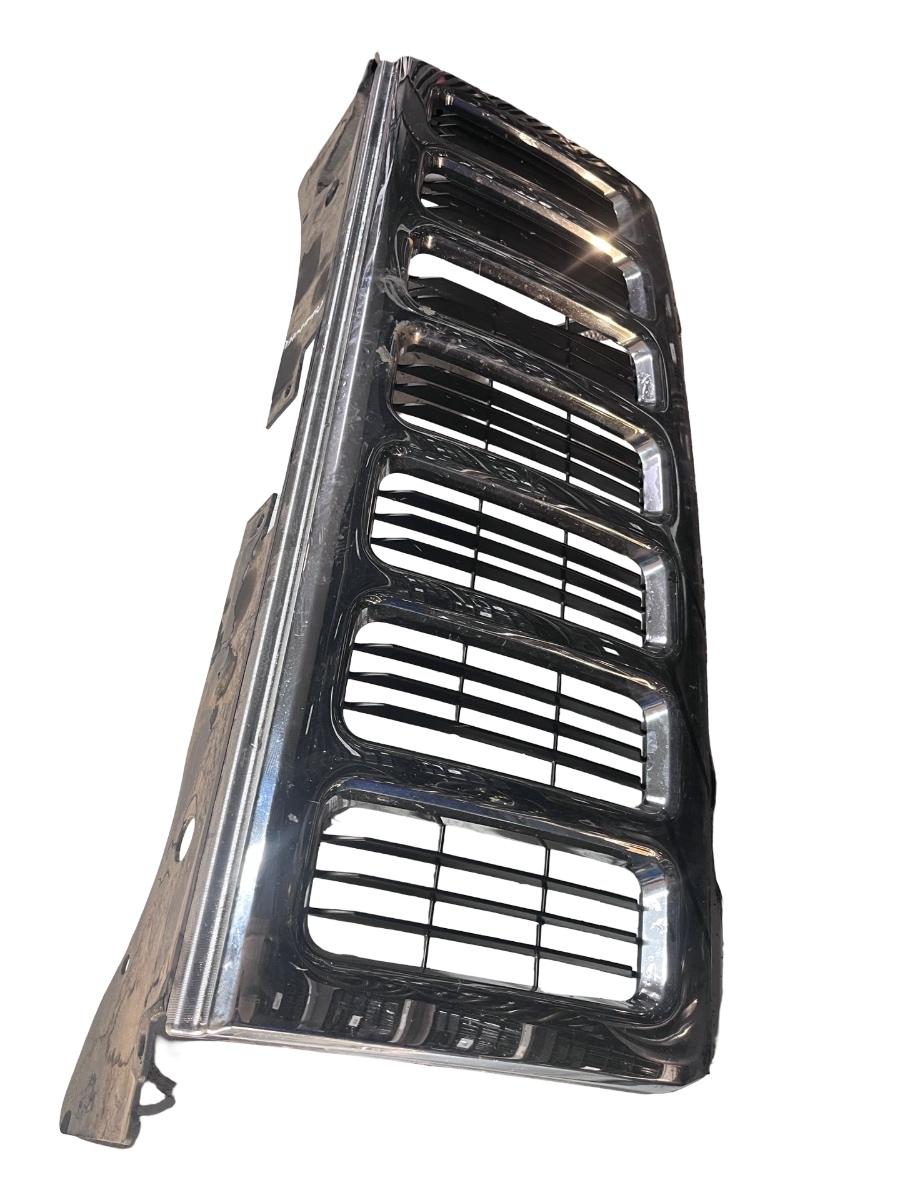 Grila fata JEEP COMMANDER XK, XH 2005 - 2010 ( Putin crapata )