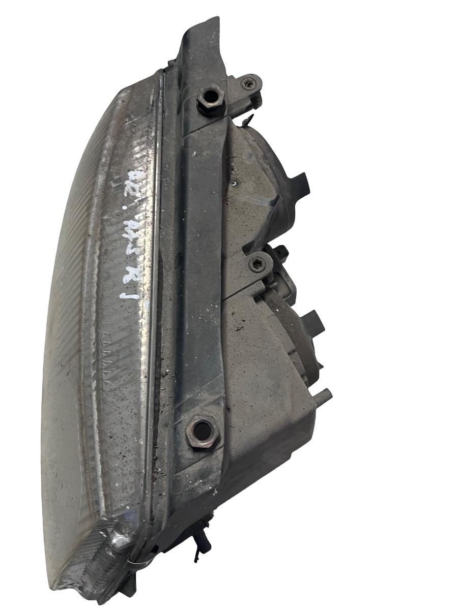 Far dreapta VOLKSWAGEN PASSAT 3B5 1997 - 2001 – foto 4