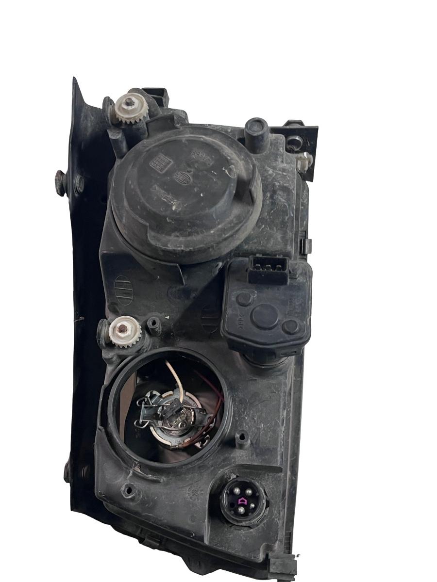 Far dreapta VOLKSWAGEN PASSAT Estate 3B5 1997 - 2001 3A0941295 – foto 6