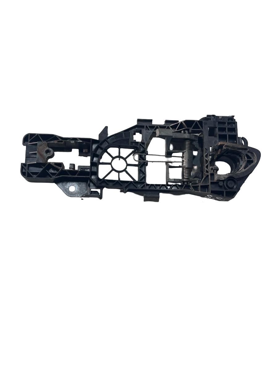 Maner/suport exterior portiera  stanga spate VOLKSWAGEN PASSAT 3C2 2005 - 2010