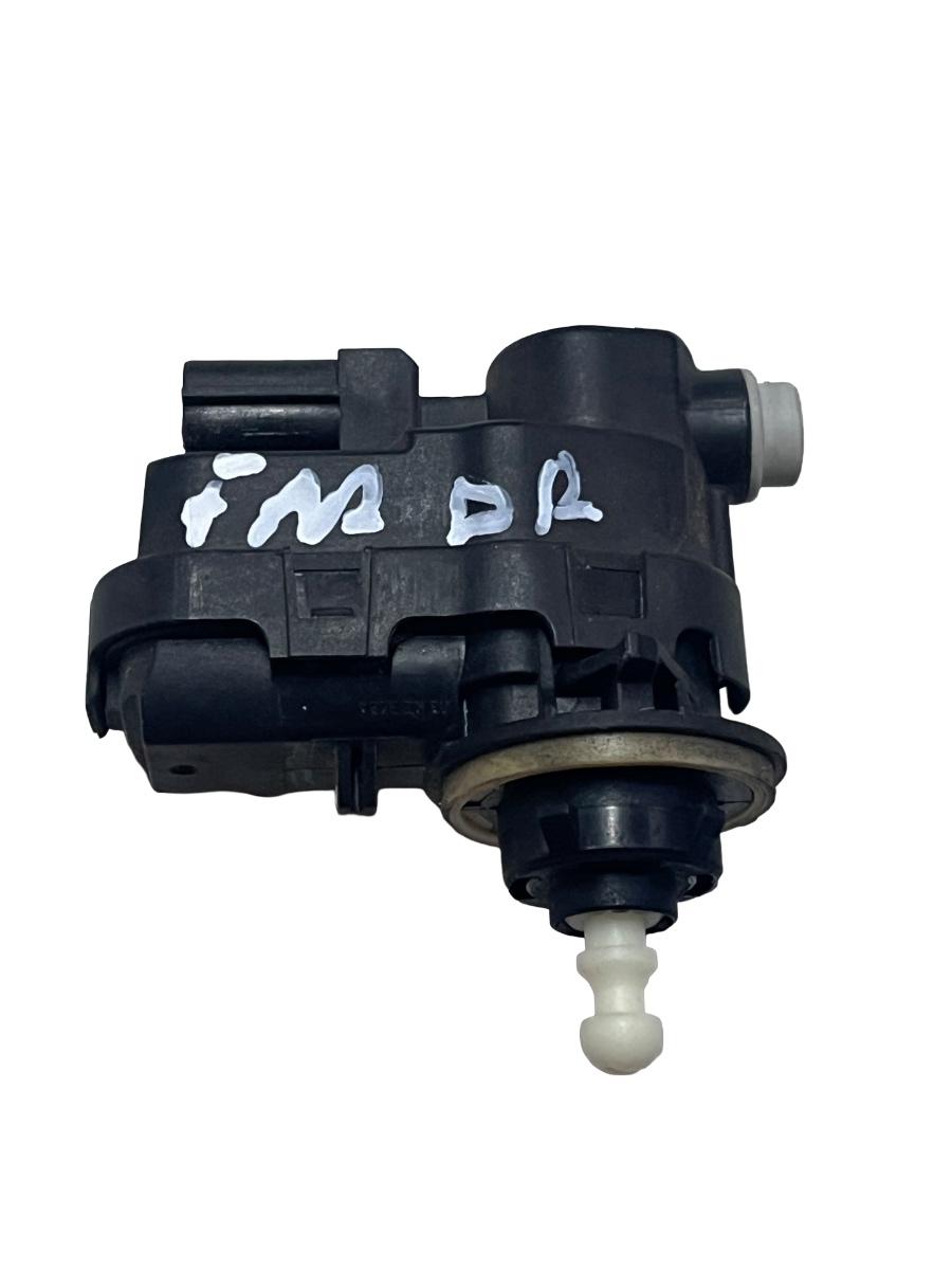 Motoras reglaj nivel faruri dreapta fata MERCEDES-BENZ CITAN Box 415 2012 - > 8200402521