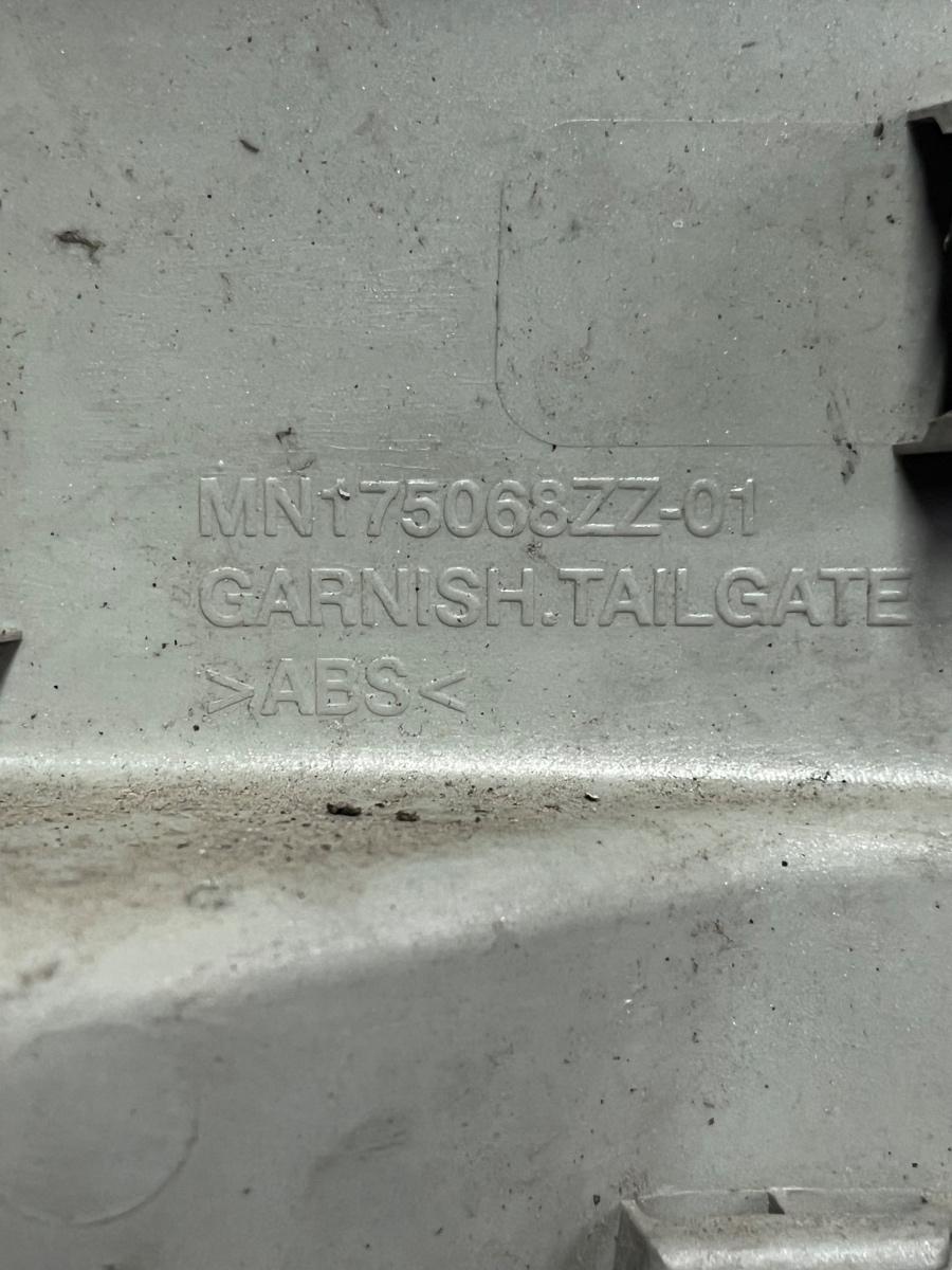 Ornament haion MITSUBISHI OUTLANDER I CU_W 2001 - 2008 MN175068 – foto 3