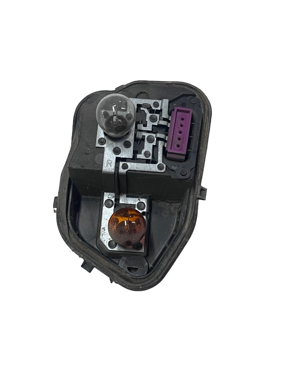 Soclu stop dreapta spate RENAULT MEGANE III Hatchback BZ0_ 2008 -> 89076150