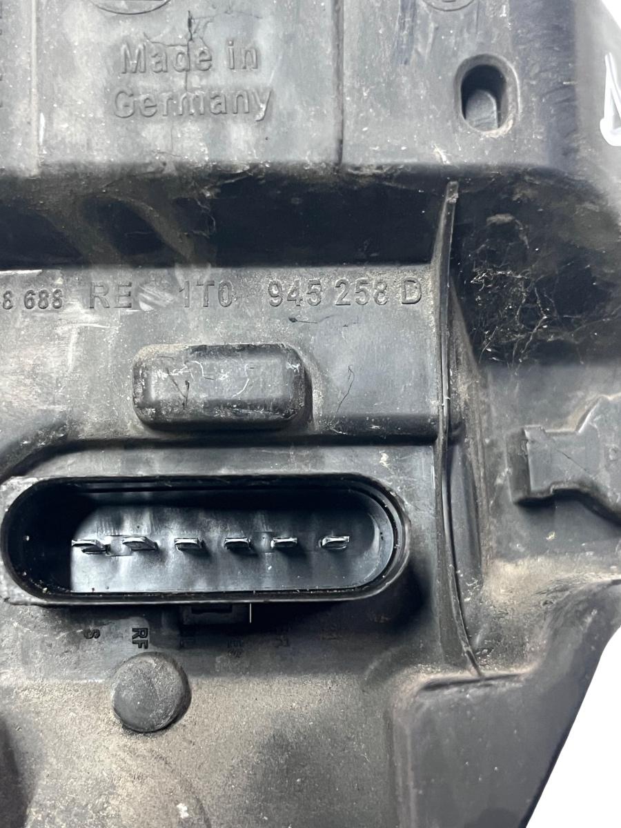 Soclu stop dreapta spate VOLKSWAGEN TOURAN  Facelift 1T1, 1T2 2003 - 2010 1T0945258D – foto 3