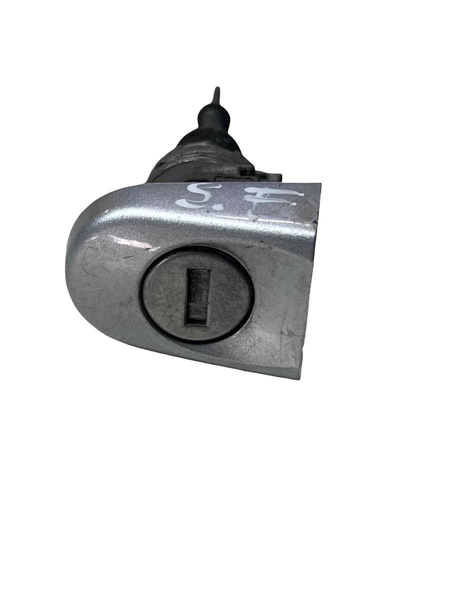 Butuc usa stanga fata VOLKSWAGEN TOURAN 1T1, 1T2 2003 - 2010