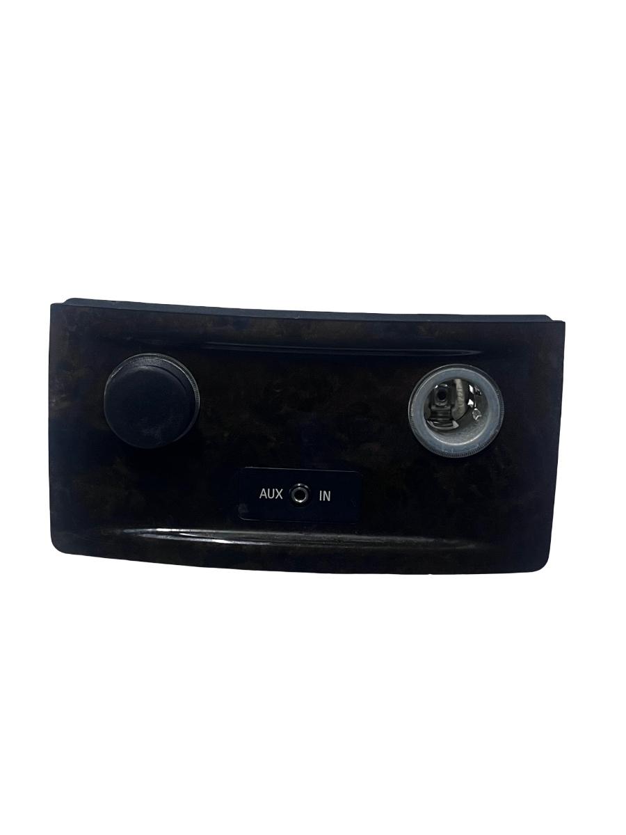 Bricheta spate + aux BMW 5 E60 2001 - 2010 6951150