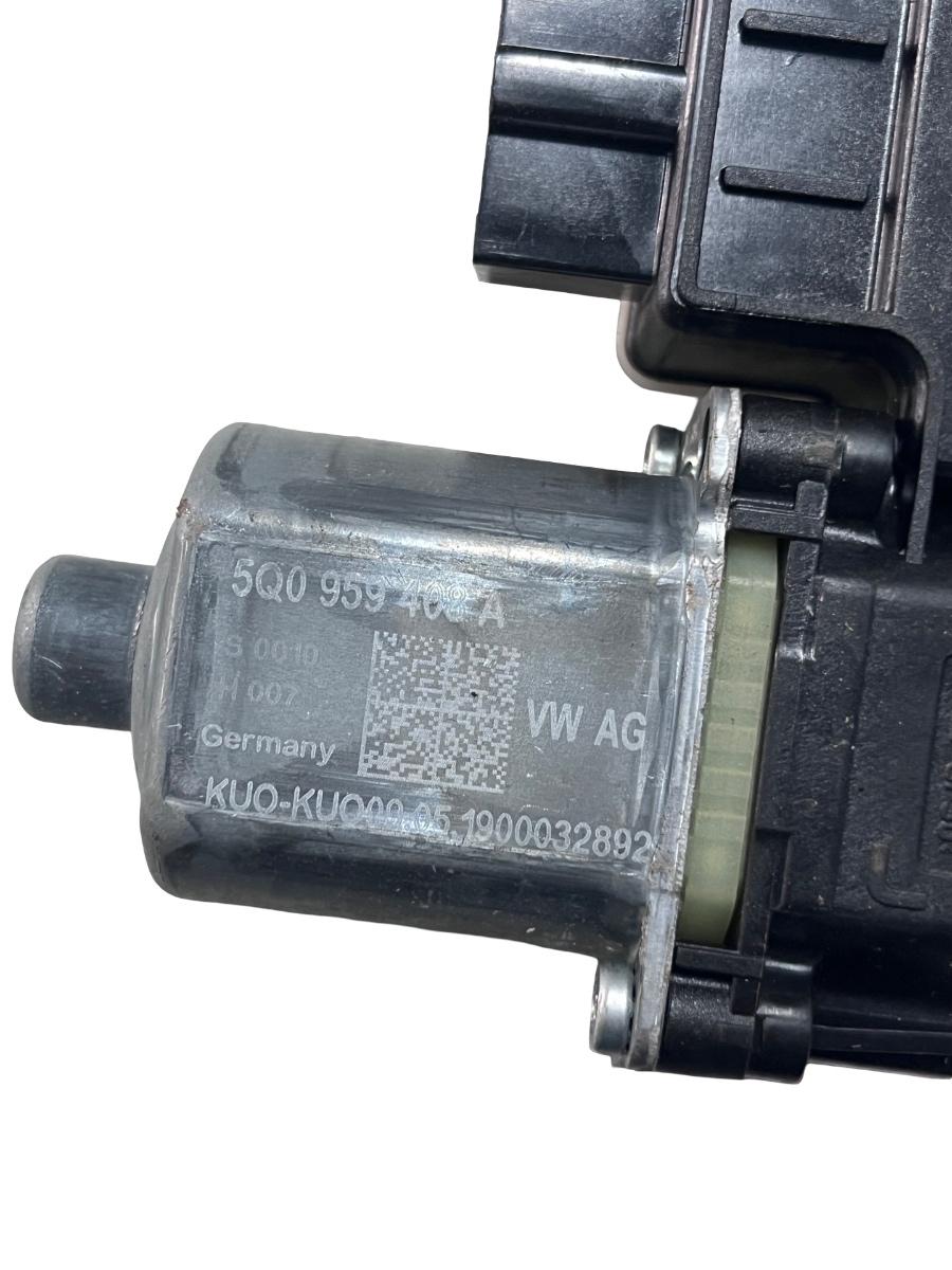 Motoras macara geam dreapta spate VOLKSWAGEN Tiguan II Facelift [ 2020 - 2024 ] 5Q0959409A – foto 4