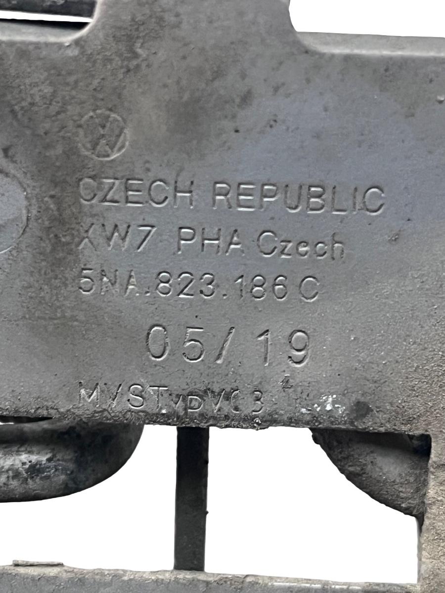 Incuietoare capota motor VOLKSWAGEN Tiguan II Facelift [ 2020 - 2024 ] 5NA823186C – foto 3