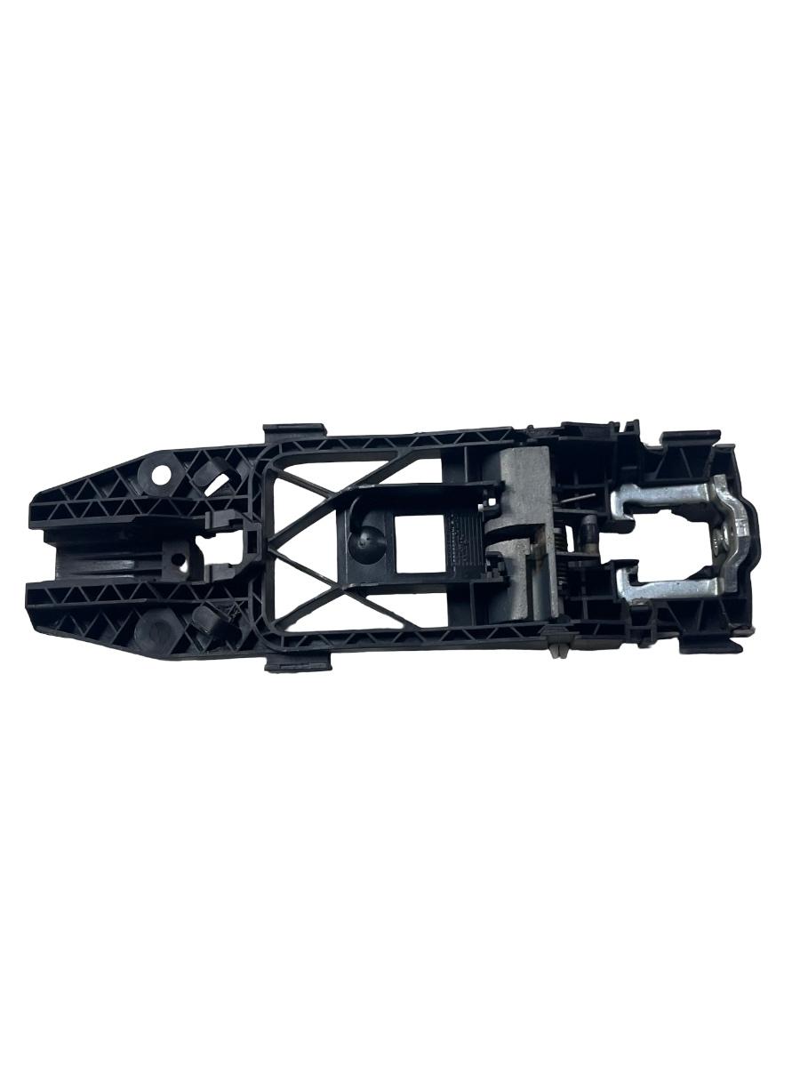 Suport maner exterior portiera dreapta fata (uk) VOLKSWAGEN TIGUAN 5N_ 2007 - > 5N01K8885