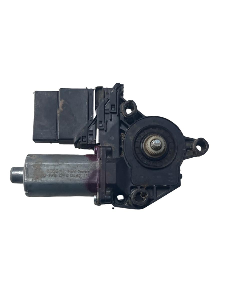 Motoras geam stanga spate VOLKSWAGEN GOLF V 1K1 2003 - 2009 0130821431